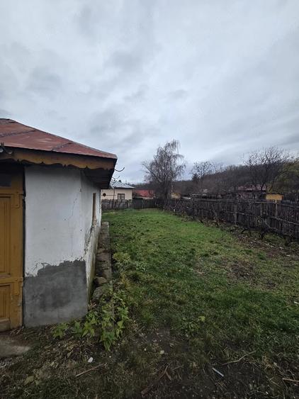 Casă cu 5 camere cu Teren 1000 Mp în Central