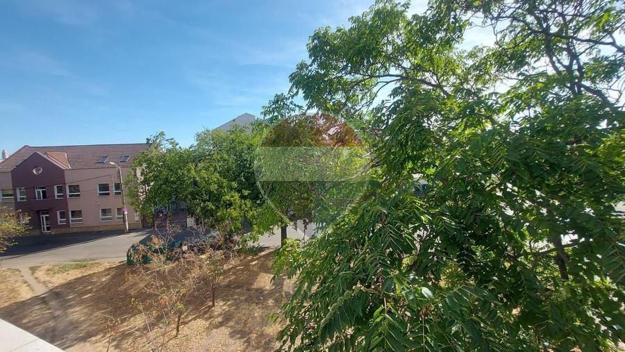 Apartament cu 2 camere semidecomandat, mobilat în Decebal