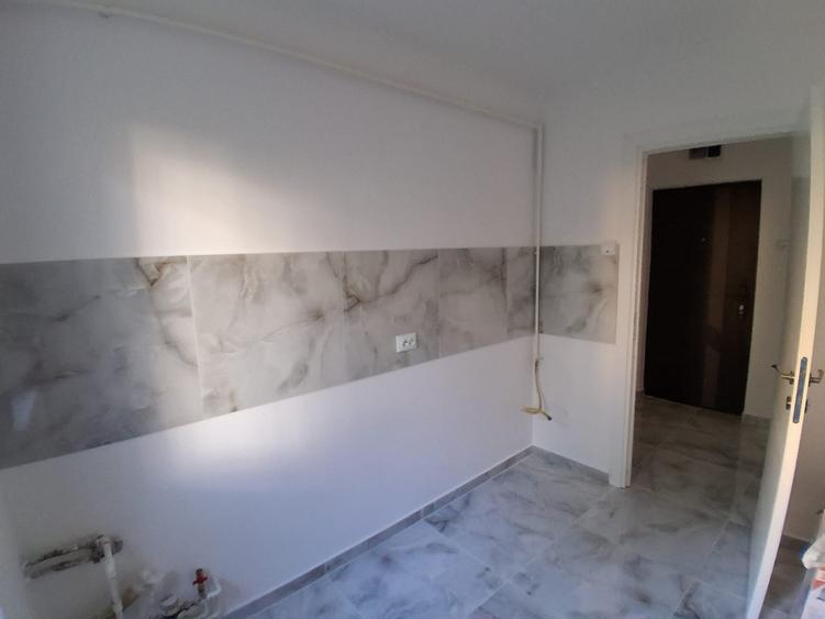 Apartament cu 2 camere semidecomandat în Podu Roș