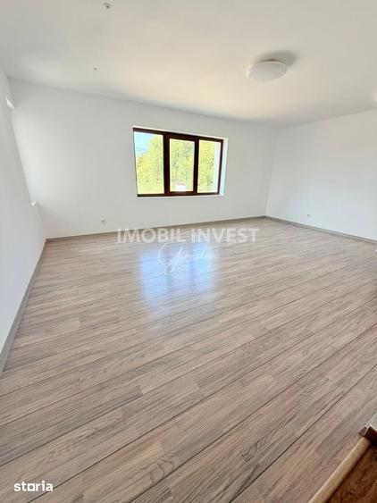 Casă cu 5 camere cu Teren 270 Mp în Central