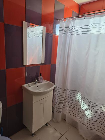 Casă individuală cu 16 camere cu Canalizare în Nord