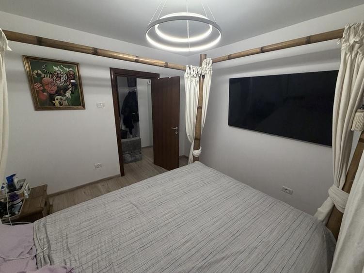 Apartament cu 3 camere decomandat în Uiești