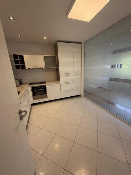 Apartament cu 3 camere decomandat, mobilat în Pipera