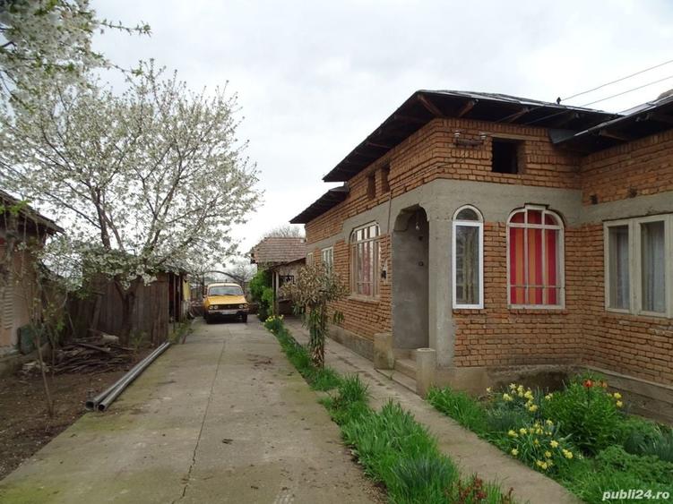 Casă cu Teren 2930 Mp în Giuvărăști