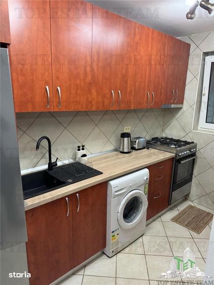 Apartament cu 3 camere semidecomandat, mobilat în Centrul Civic