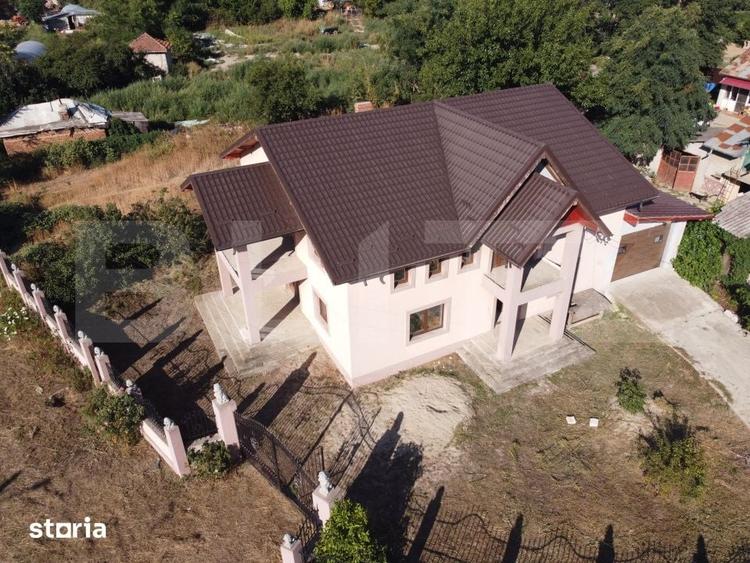 Casă cu 7 camere cu Teren 523 Mp în Slobozia