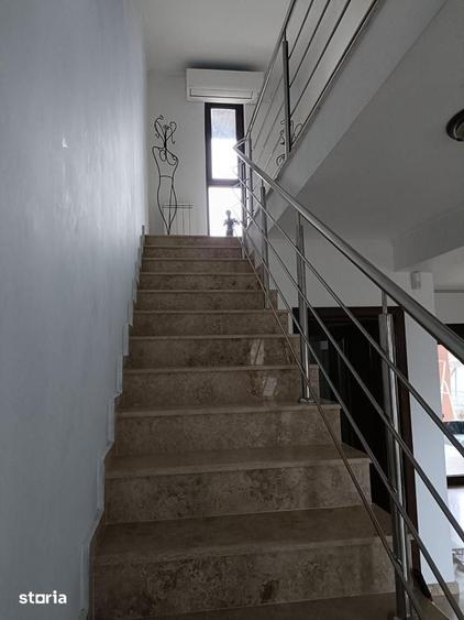 Casă cu 3 camere cu Teren 250 Mp în Central
