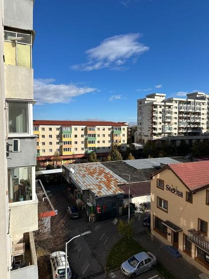 Apartament cu 4 camere semidecomandat în Cetate
