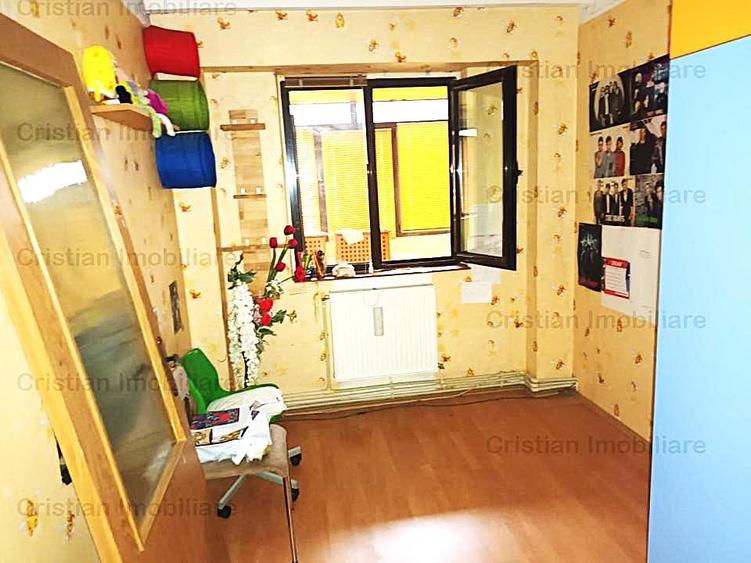 Apartament cu 3 camere decomandat în Viziru 3