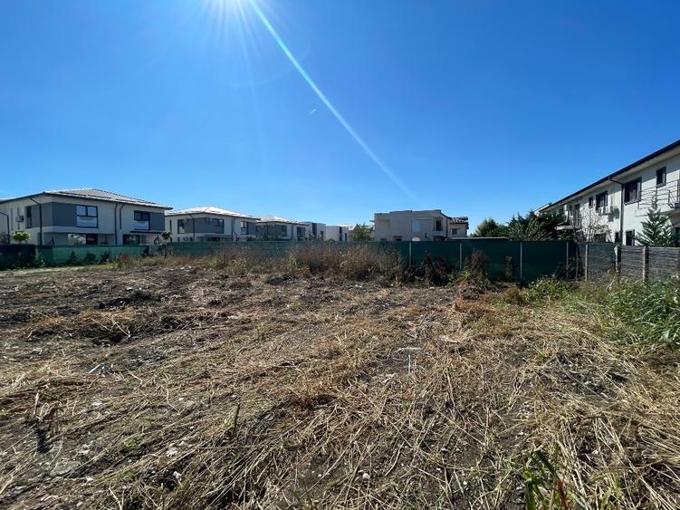 Teren Construcții intravilan de 999 mp, în Odăi