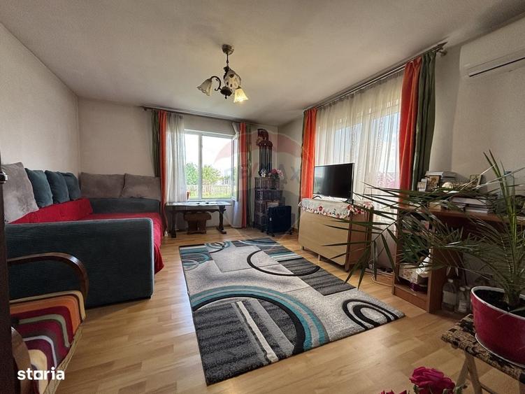 Casă cu 4 camere cu Teren 1085 Mp în Domnești