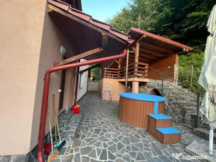 Casă cu 6 camere cu Teren 500 Mp în Firiza