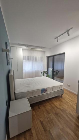Apartament cu 3 camere decomandat, mobilat în Casin