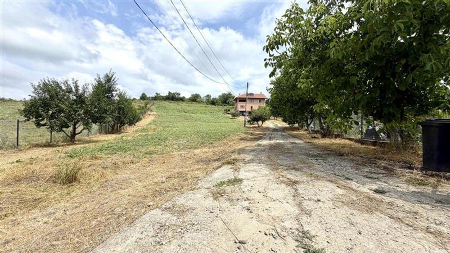Casă individuală cu 5 camere cu Teren 6400 Mp în Aroneanu