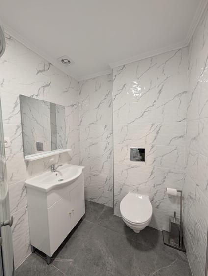 Apartament cu 4 camere semidecomandat în Florești