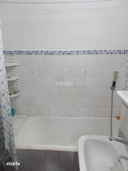 Vand garsoniera in Crangasi, in special pentru rapidisti