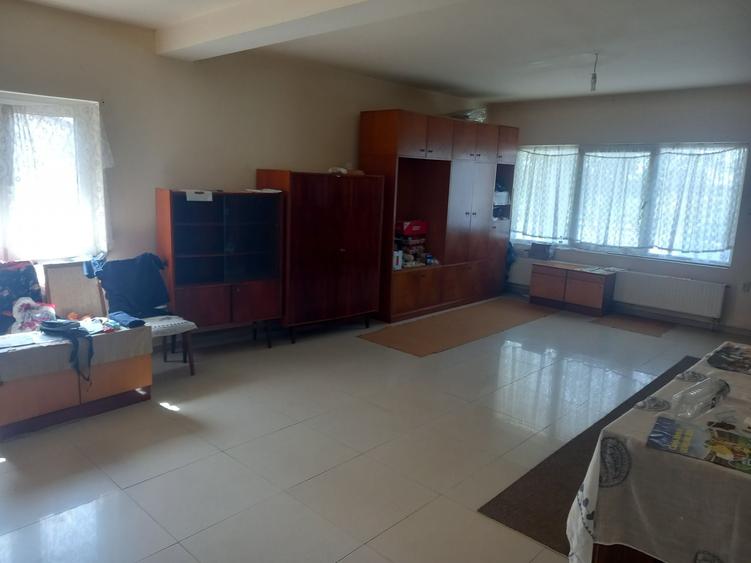 Casă cu 4 camere în Mehala