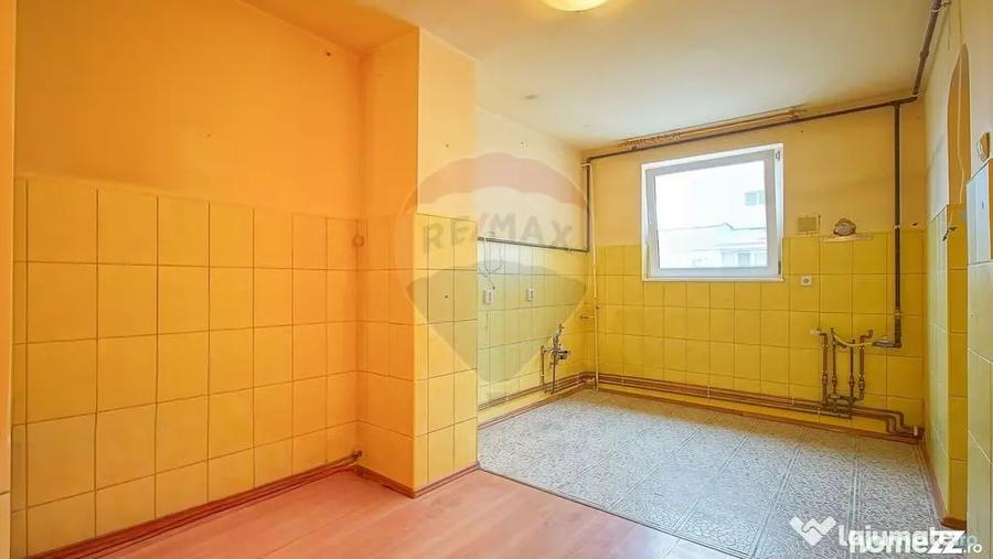 Apartament cu 3 camere decomandat în Astra