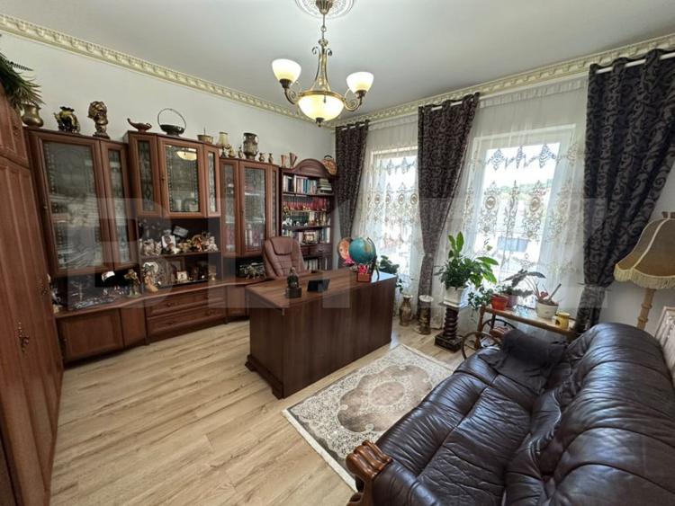 Casă cu 5 camere cu Teren 1604 Mp în Central