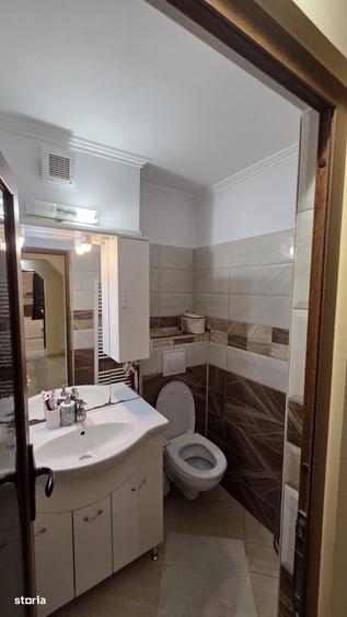 Apartament cu 4 camere decomandat în Micro 17