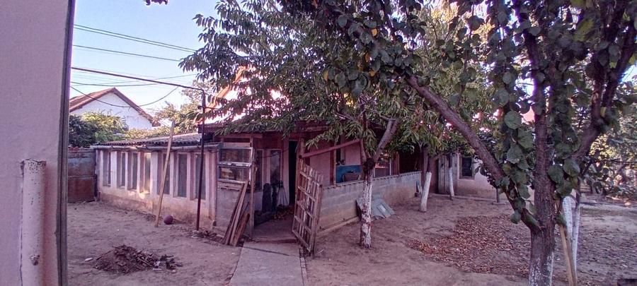 Casă individuală cu 3 camere cu Canalizare în Parța
