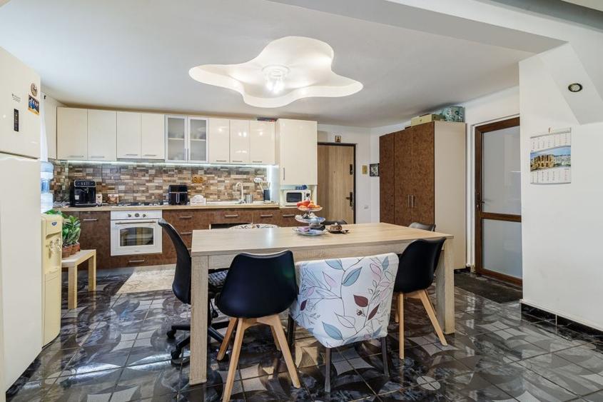 Apartament cu 3 camere decomandat, mobilat în Baicului