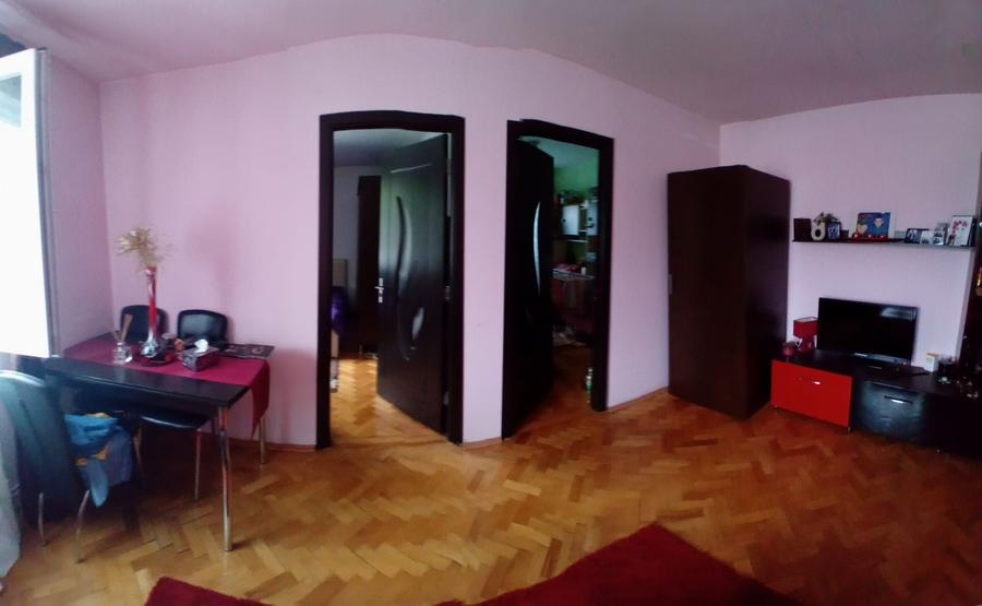 Apartament cu 3 camere semidecomandat în Mureșeni