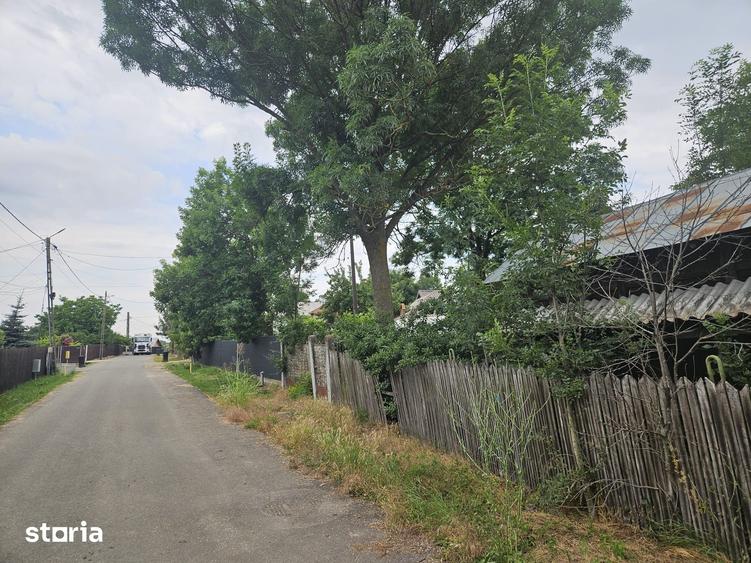 Teren de 2441 mp, în Izvoru