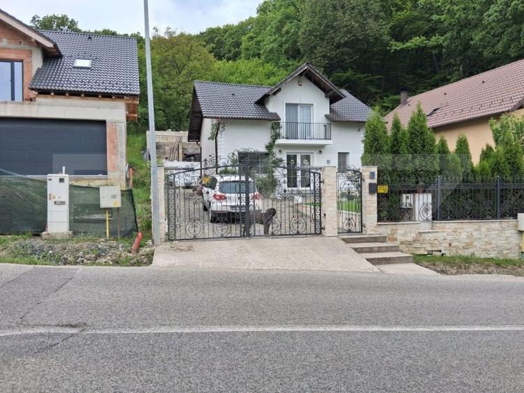 Casă individuală cu 4 camere cu Teren 500 Mp în Sud-Est