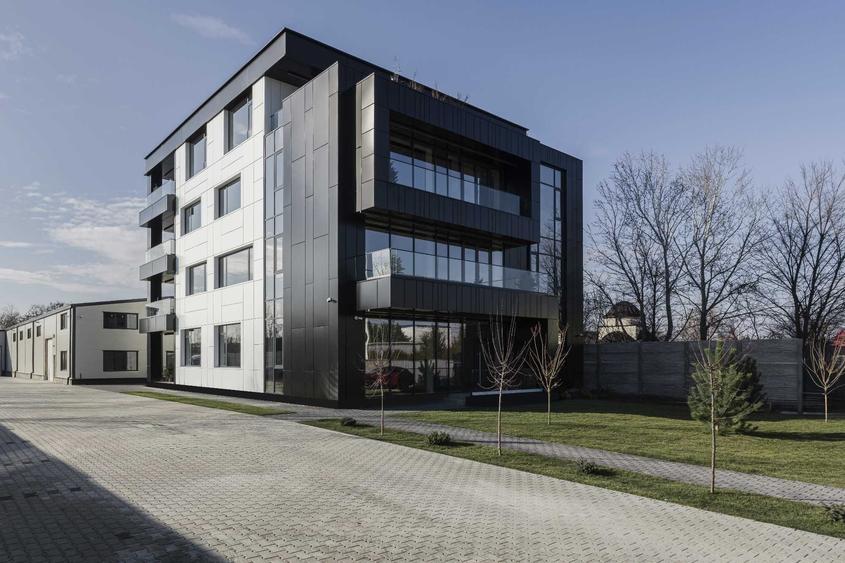 Spațiu comercial, de 247 mp, în Petrești