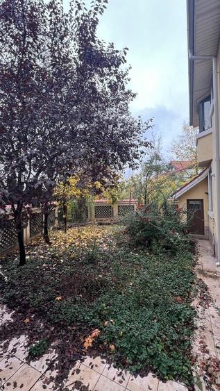 Casă individuală cu 7 camere cu Canalizare în Băneasa