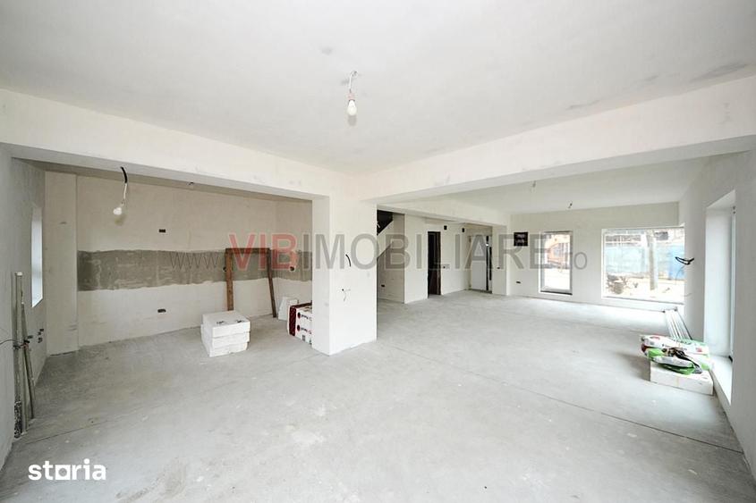 Casă cu 4 camere semidecomandat cu Teren 240 Mp în Central