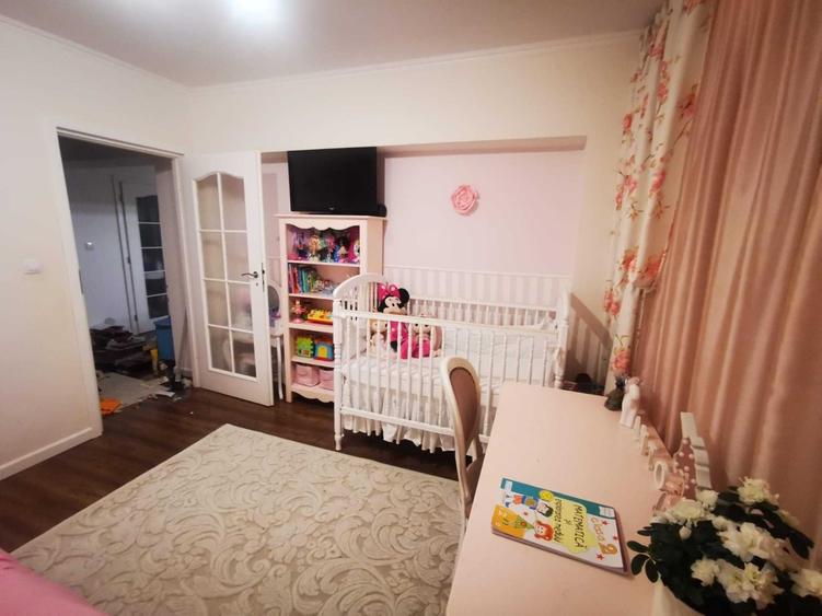 Apartament cu 3 camere decomandat în 9 Mai