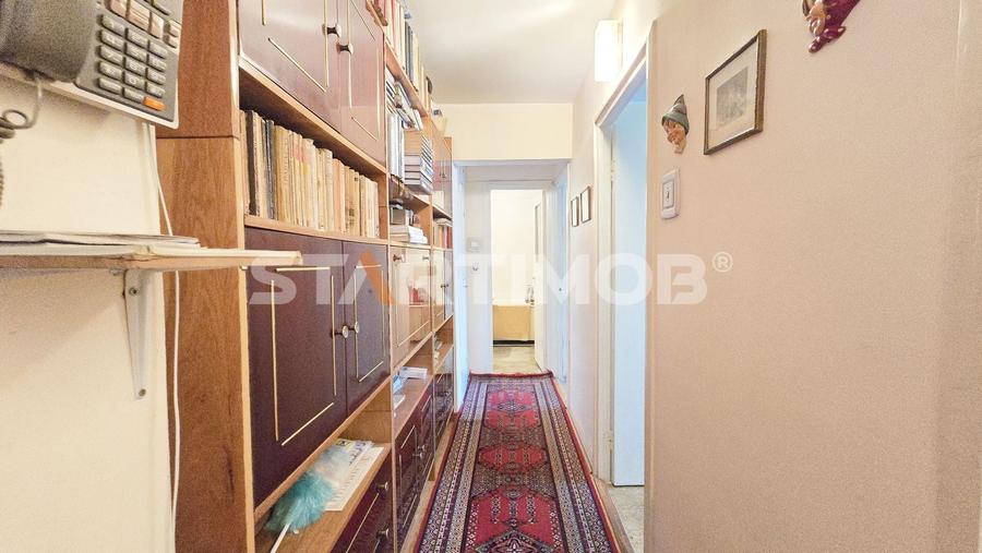 Apartament cu 3 camere decomandat în Calea București