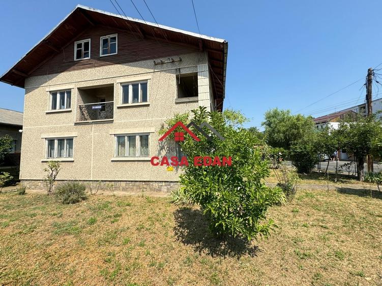 Casă individuală cu 9 camere cu Teren 561 Mp în Câmpina