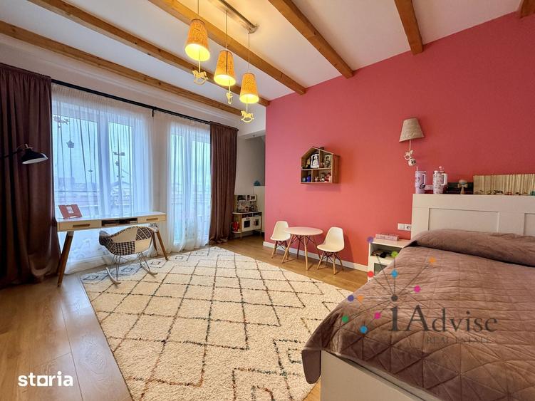 Apartament cu 4 camere, mobilat în Est