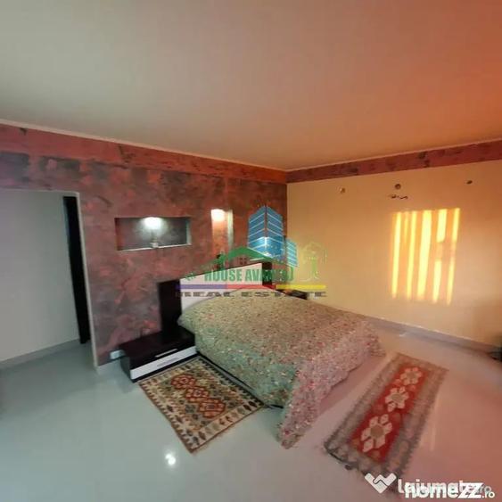 Casă cu 7 camere cu Teren 953 Mp în Central
