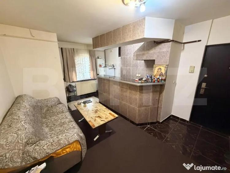 Apartament cu 3 camere decomandat, mobilat în Calea București