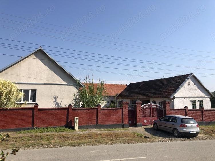 Casă cu 3 camere în Sacoșu Mare