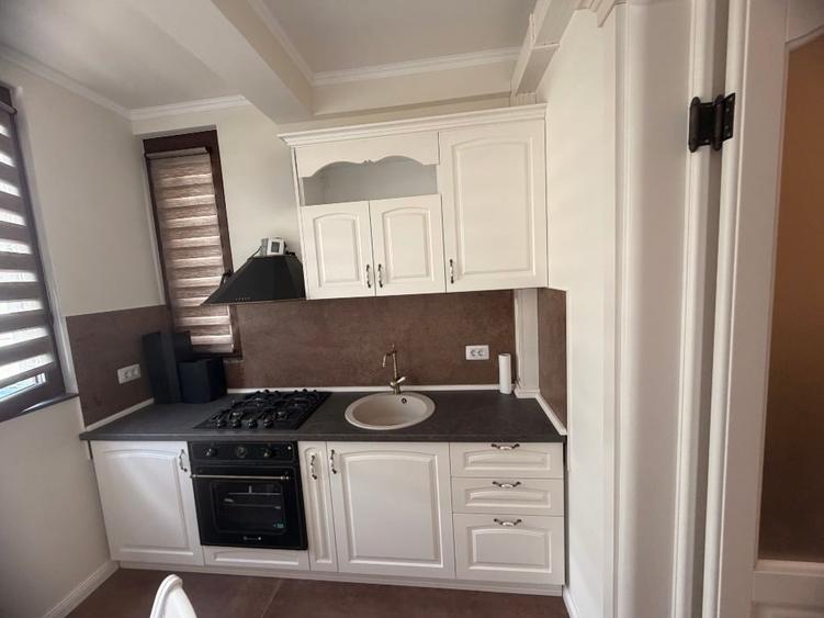 Apartament cu 3 camere decomandat, mobilat în Dumbrăvița