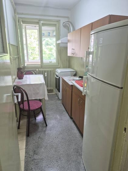 Apartament cu 2 camere semidecomandat în Crângași