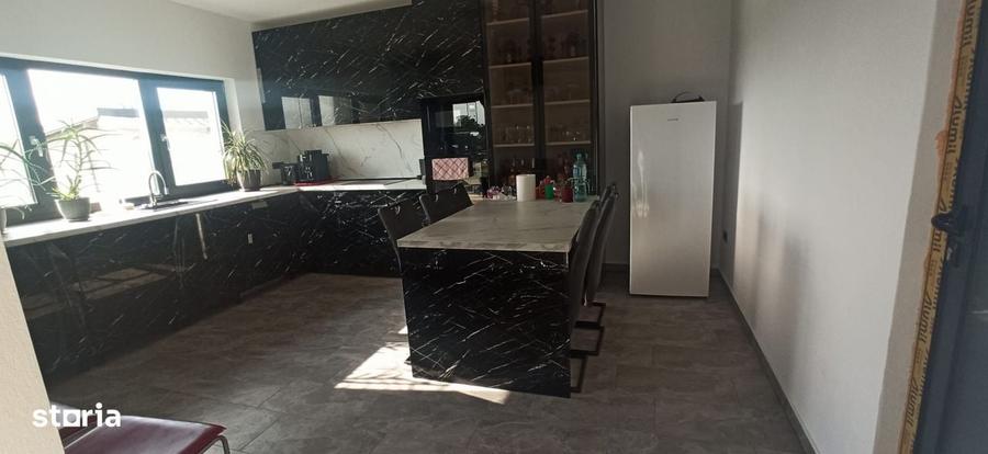 Casă cu 3 camere cu Teren 1100 Mp în Mândruloc
