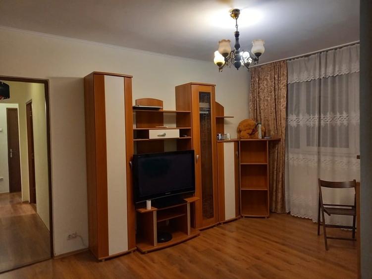 Apartament cu 4 camere semidecomandat, mobilat în Drumul Taberei