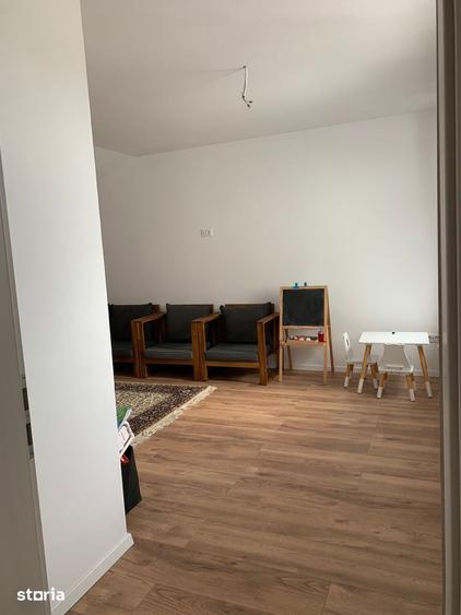 Casă cu 5 camere cu Teren 556 Mp în Exterior Vest