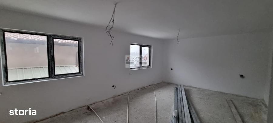 Casă cu 5 camere cu Teren 504 Mp în Tătărăști