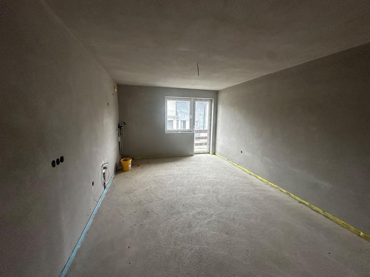Casă individuală cu 5 camere cu Canalizare în Exterior Est