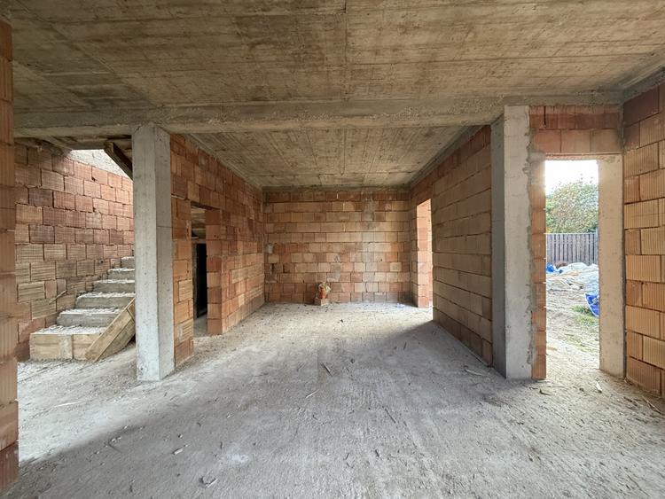 Duplex cu 5 camere cu Canalizare în Florești