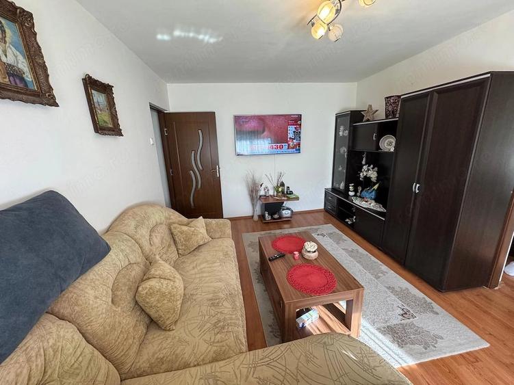 Apartament cu 3 camere semidecomandat în Complex Studențesc