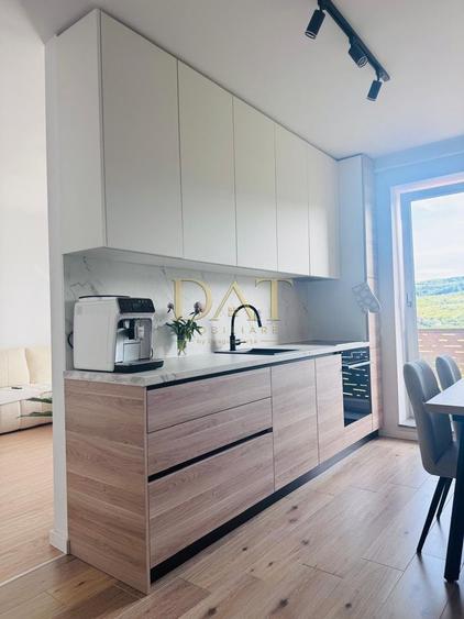 Apartament cu 3 camere semidecomandat în Chinteni