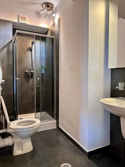 Apartament cu 4 camere semidecomandat, mobilat în Decebal